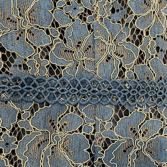 Blue lace mini dress - Picture 2 of 3